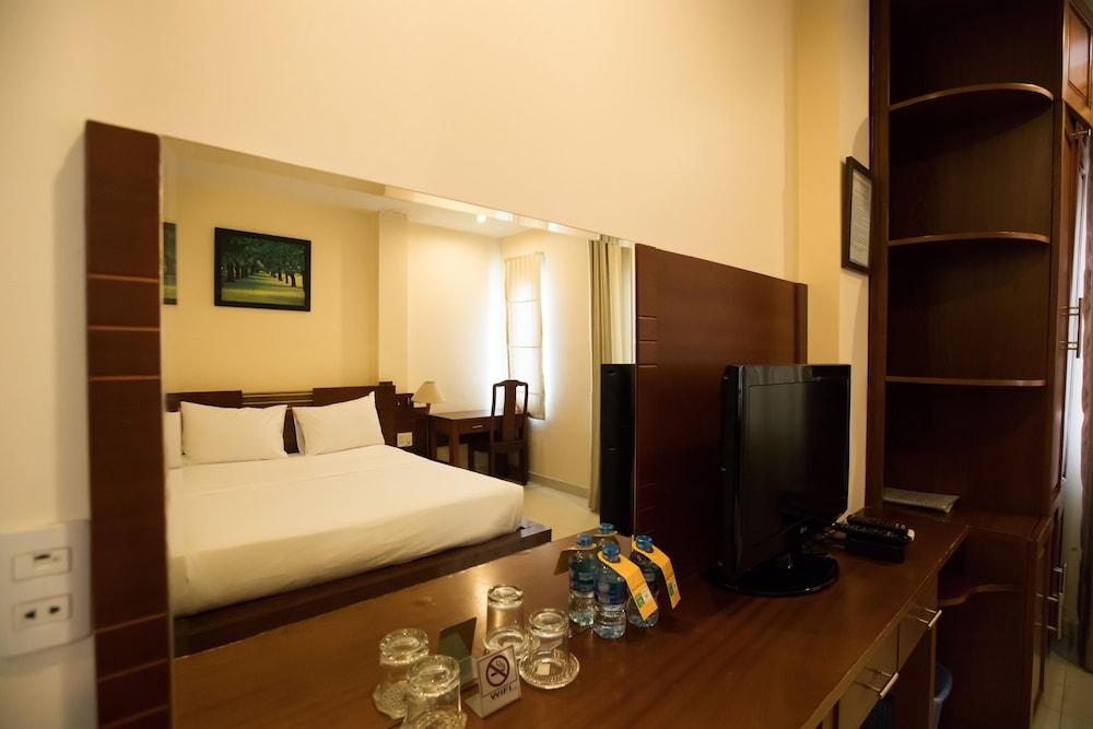 Ipeace Hotel - Bui Vien Walking Street Ho Chi Minh City Exterior photo